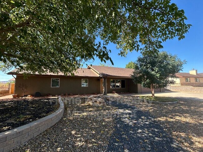 Foto del edificio - 3165 Crestview Dr