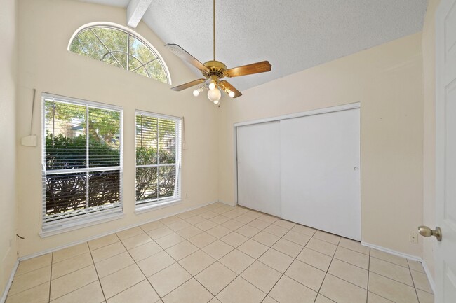 Foto del edificio - 6319 Southwood Ct N