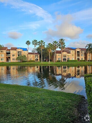 Building Photo - 4832 N State Rd 7