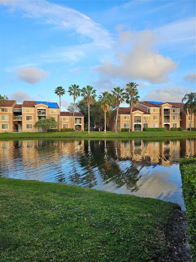 Foto del edificio - 4832 N State Rd 7