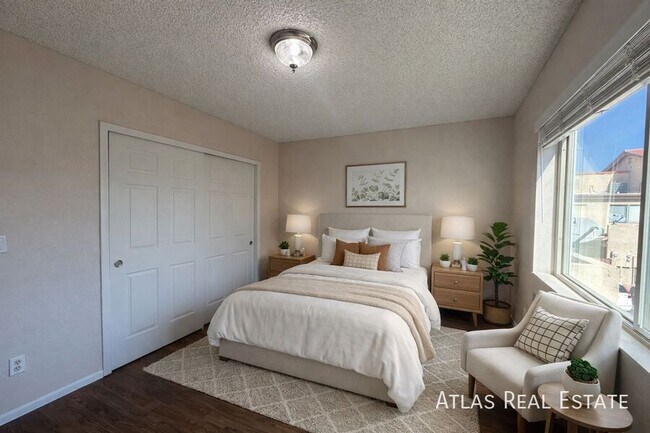 Foto del edificio - 4828 W Orangewood Ave