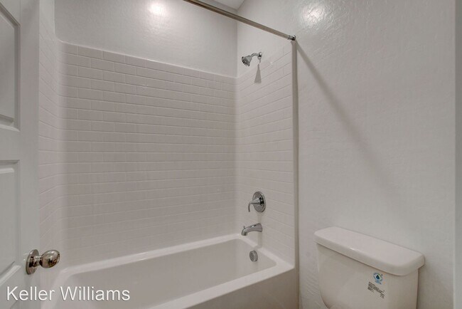Building Photo - 3 br, 2.5 bath House - 965 NEVADA STATE #1...