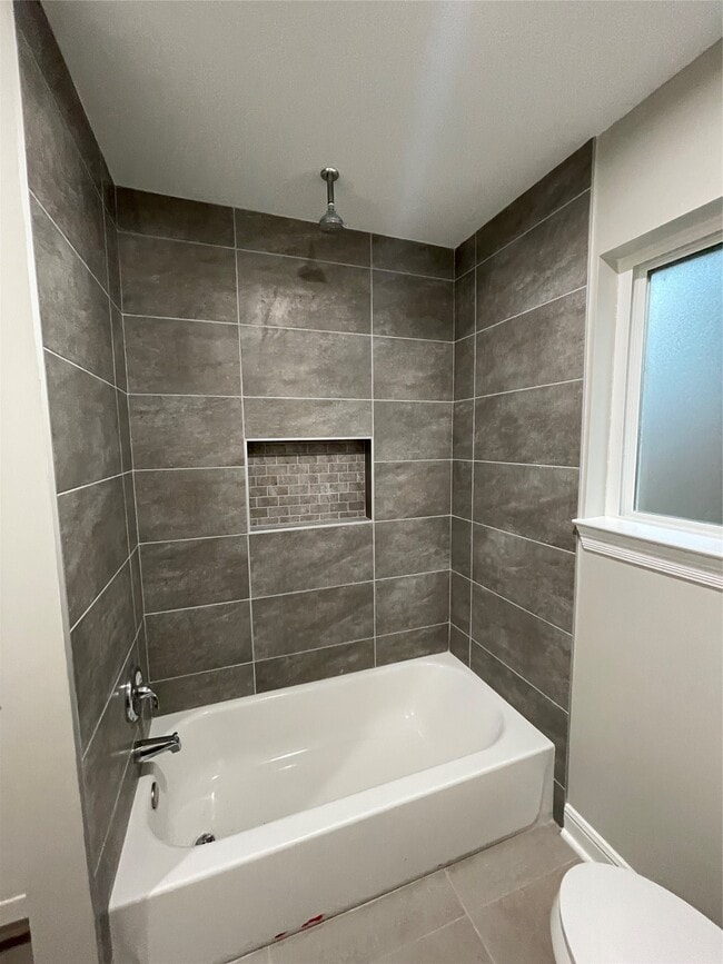 Building Photo - 2706 Wilshire Cir