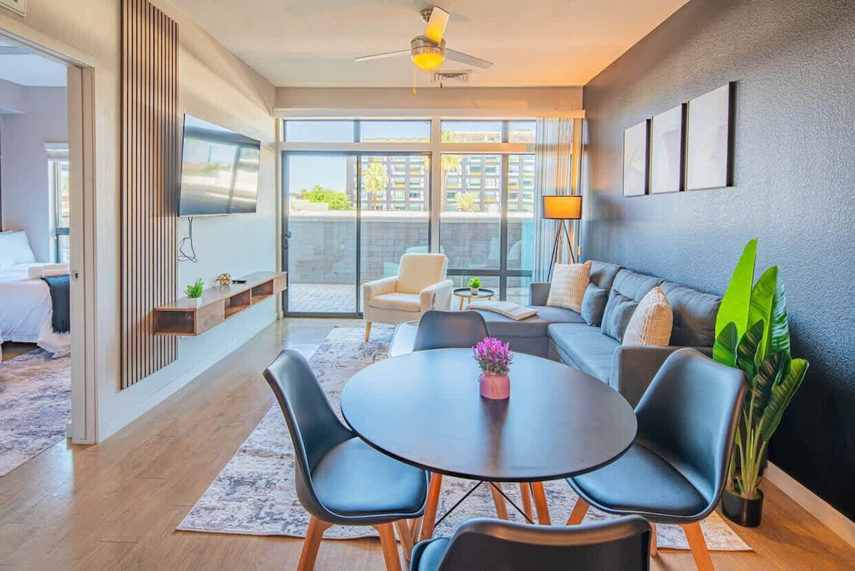 Foto principal - 290 E Roosevelt St