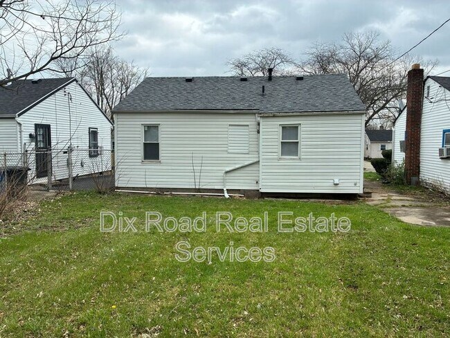 Building Photo - 729 Cleverly Rd