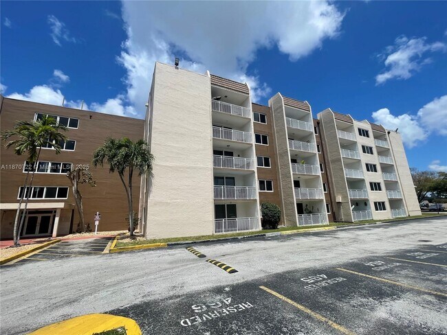 Building Photo - 6930 Miami Gardens Dr