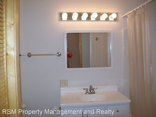 Building Photo - 2 br, 1 bath House - 7238 N River Rd