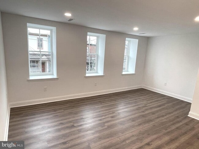 Building Photo - 26 S State St