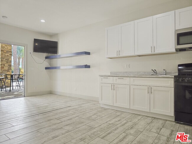 Building Photo - 38580 Rancho Los Cerritos Dr