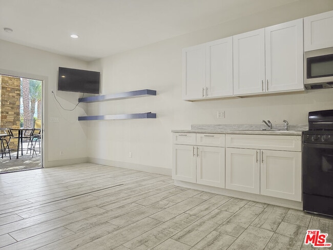 Foto del edificio - 38580 Rancho Los Cerritos Dr