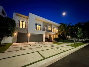 Building Photo - 6811 NW 104th Path