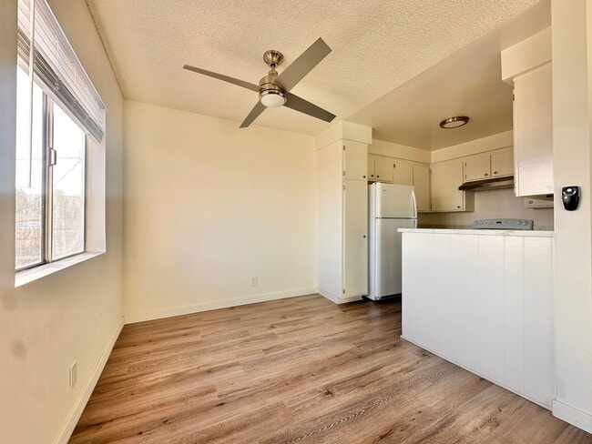 Building Photo - 1226 Larrabee St