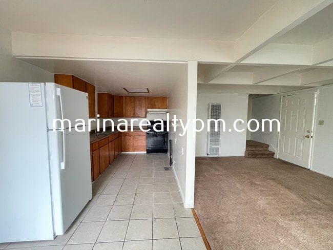 Building Photo - 240 Holly St