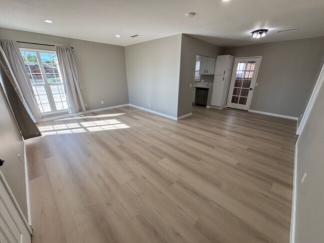 Foto del edificio - Upgraded 3 bedroom home!