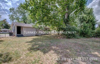 Building Photo - 713 Ellen Dr