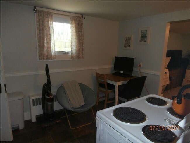 Foto del edificio - 166 Rowe Ave