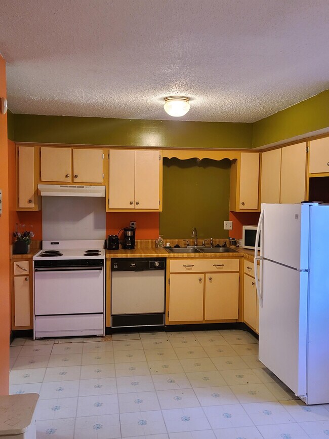 Building Photo - 2371 N Orchid Dr