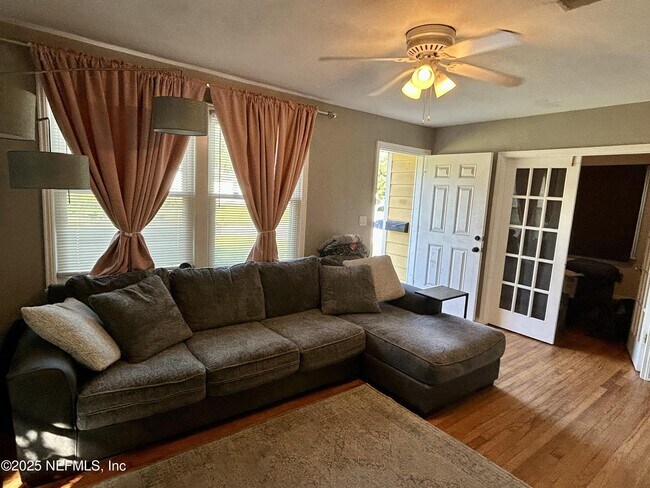 Building Photo - 1321 Pine Grove Ct