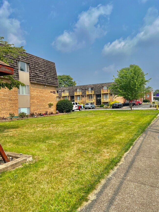 Ridgewood Apartments Apartments in Mineral Ridge, OH