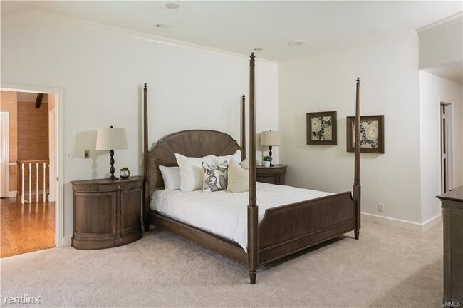 Foto del edificio - 5 br, 4 bath House - 1131 Ramillo Ave