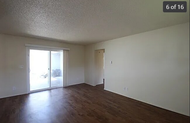 Building Photo - Sh315-317
