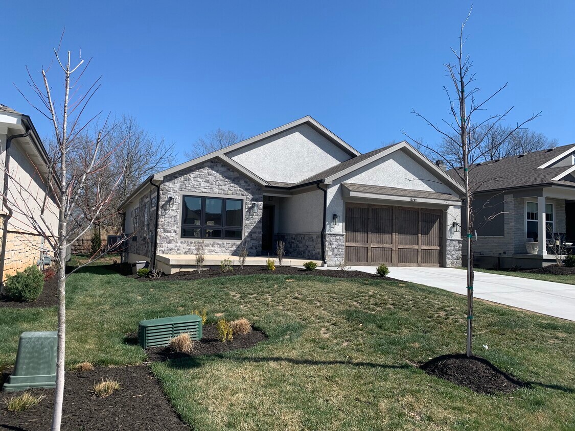 Foto principal - 16237 Broadmoor