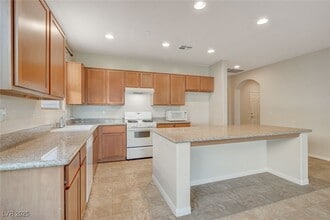 Building Photo - 484 Punto Vallata Dr