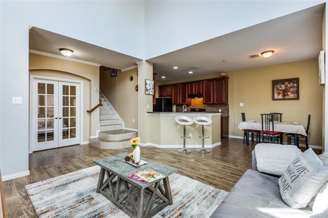 Building Photo - 8730 Manhattan Ave