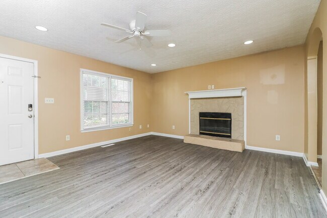 Building Photo - 28 Doe Ln