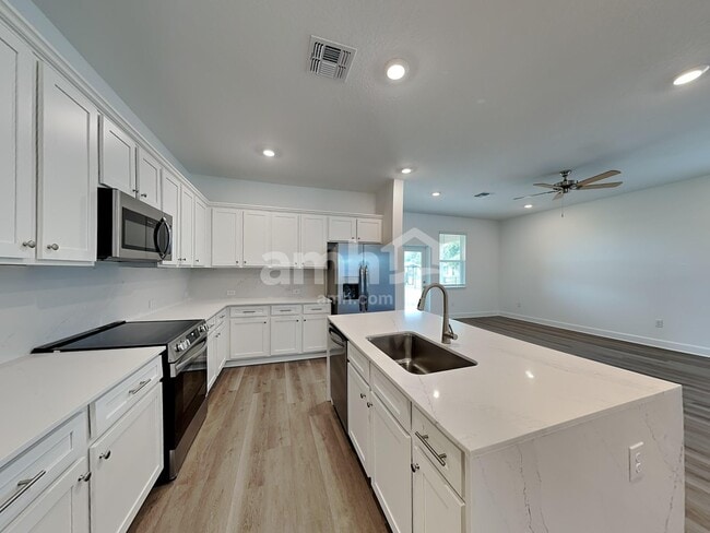 Foto del edificio - 3019 19th Ave W