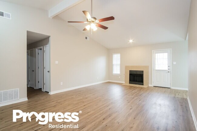 Foto del edificio - 2303 Spring Breeze Dr