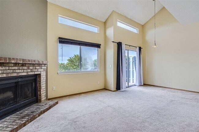 Foto del edificio - Amazing 2BR, 2BTH Condo with Oversized Gar...