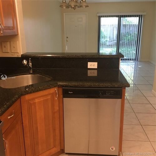 Building Photo - 10574 Royal Palm Blvd