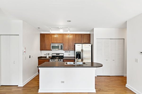 Building Photo - 2220 W Maypole Ave
