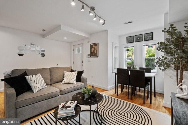 Building Photo - 18 N St NW