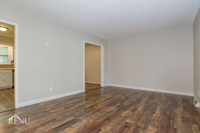 Foto del edificio - 8905 N Grand Ave