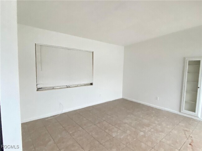 Building Photo - 15 Vineyard St