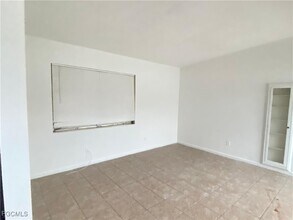 Building Photo - 15 Vineyard St