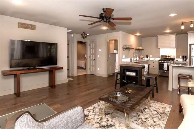 Building Photo - 301 NW F St