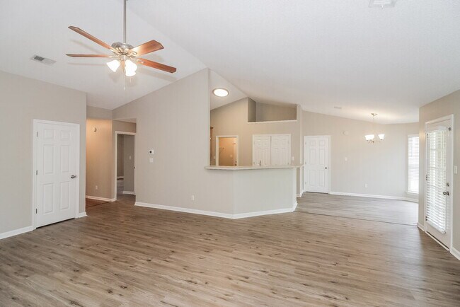 Building Photo - 6465 White Hawk Ln