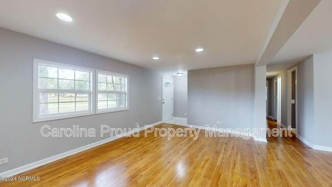 Foto del edificio - 741 Cindas Ln