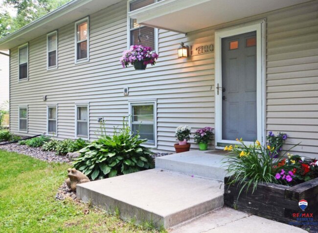 Building Photo - Must-See 4BR 2BA home in New Hope!