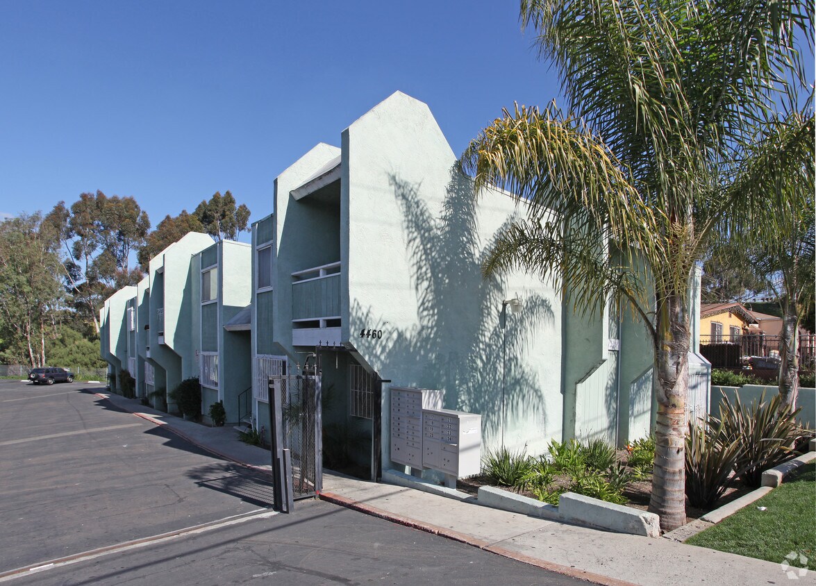 Foto del edificio - 4450 Delta St