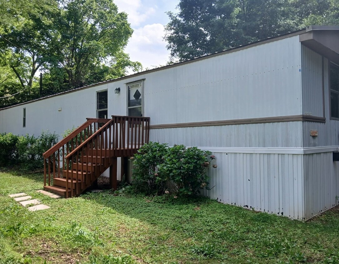 Primary Photo - 107 Elm St