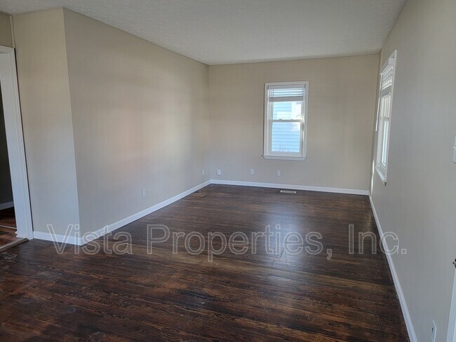Foto del edificio - 1100 W Whitney Ave