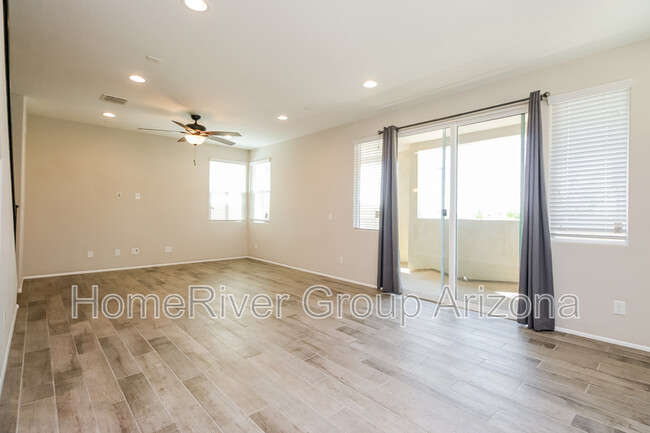 Building Photo - 7024 W Corona Dr