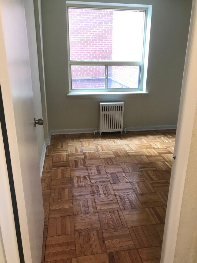 30 Clearview Hts, Toronto, ON M6M 2A1 Apartments 30 Clearview Hts