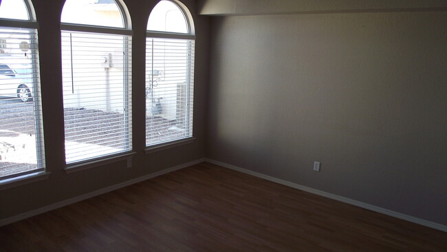 Building Photo - East El Paso 4 Bed Refrig A/C