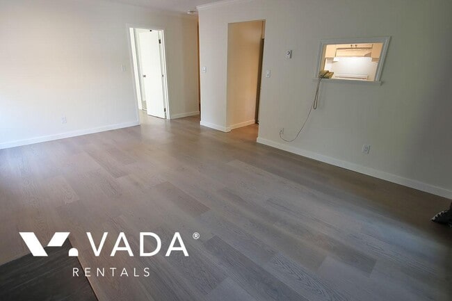 Building Photo - Heatherfield 1 BR APT Rental 306-674 West 17th Ave Vancouver: VADA