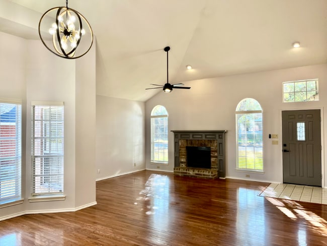 Foto del edificio - 17915 Crystal Knoll